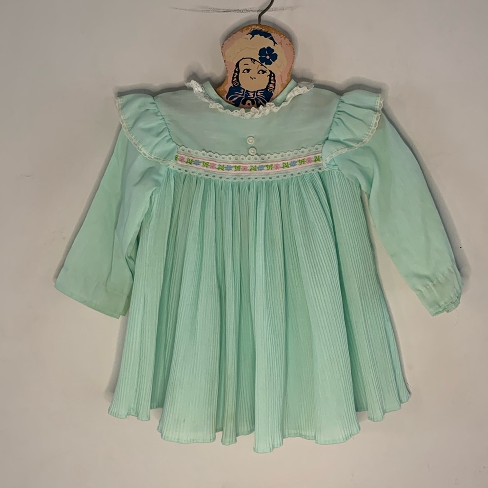 Vintage mint green long sleeve dress with accordion pleated skirt Size 2T